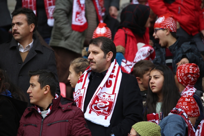 VALİ´DEN SİVASSPOR ÇAĞRISI