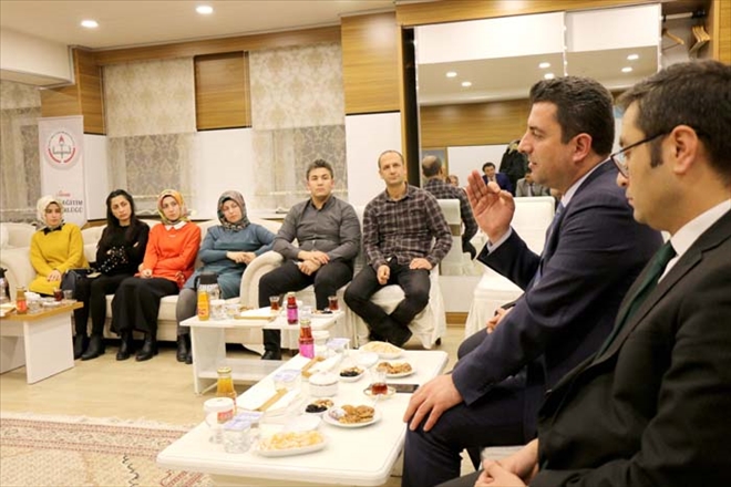 ÖĞRETMENLERİ DİNLİYOR