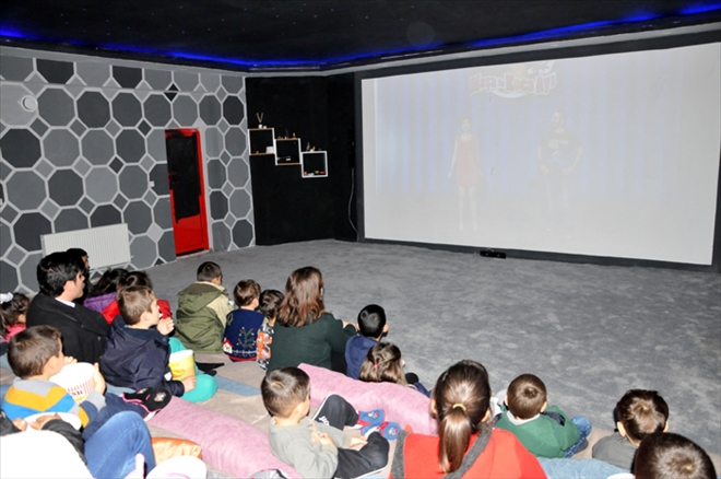 KÖY ÇOCUKLARININ İLK ´BEYAZPERDE´ HEYECANI