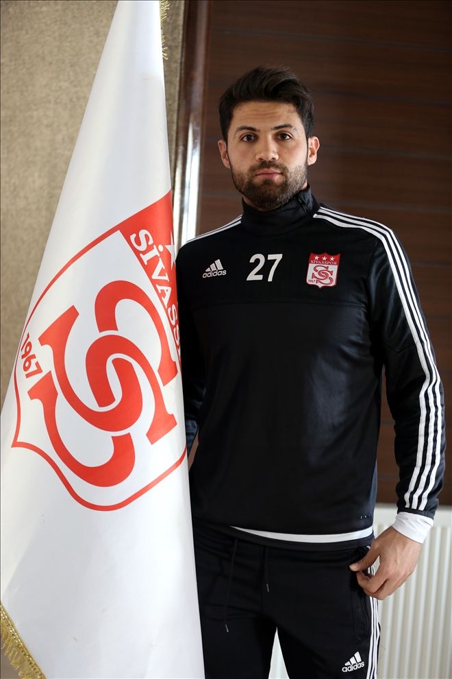"İLK ŞAMPİYONLUĞU SİVVASSPOR´DA YAŞAMAK İSTİYORUM"