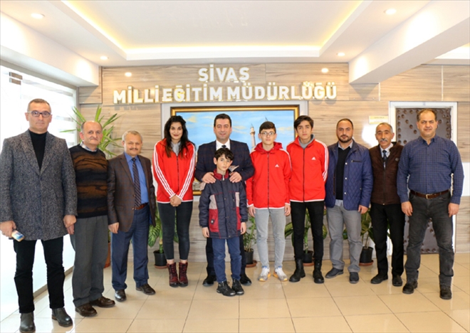 MÜDÜR SAVAŞÇI, BAŞARILAR DİLEDİ