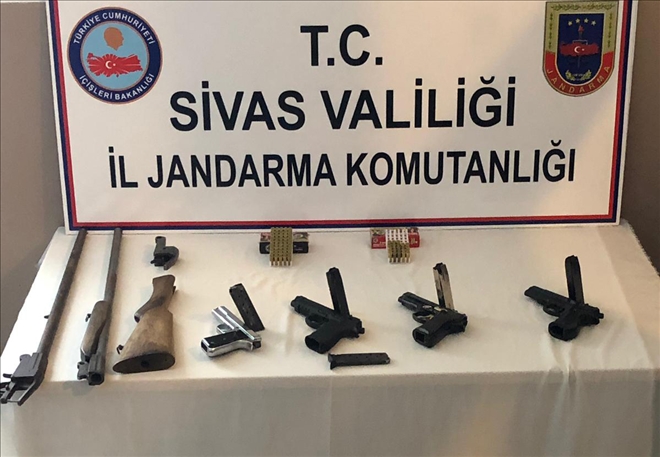 JANDARMA´DAN SİLAH OPERASYONU