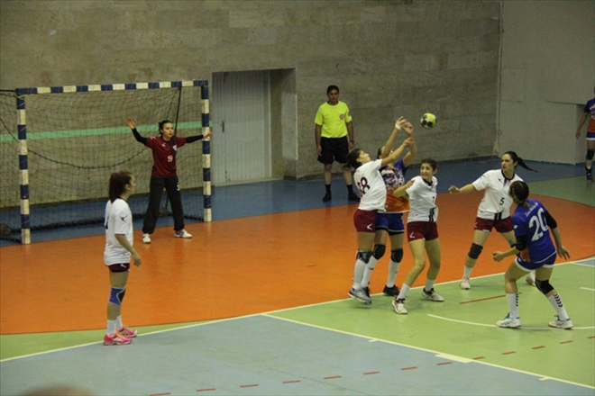 PERDE YENİLGİYLE AÇILDI