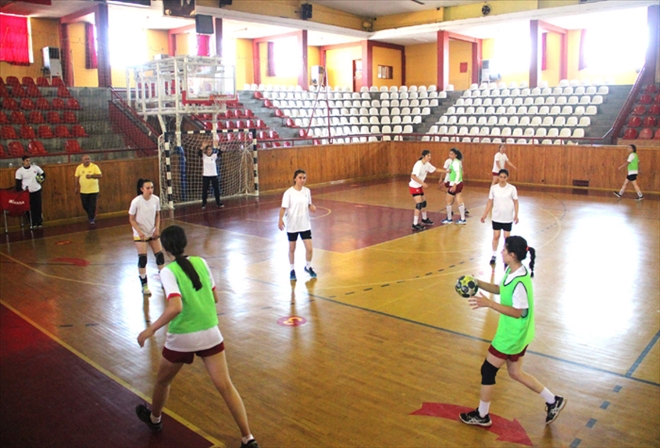 BAYANLAR ELAZIĞ´A BİLENİYOR