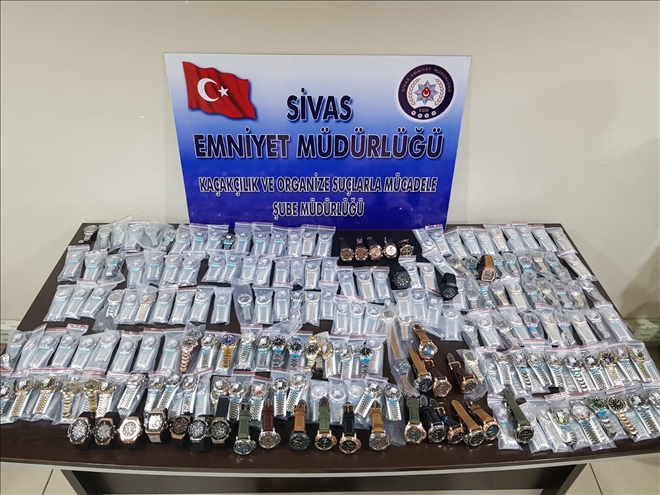250 BİN LİRALIK TAKLİT SAAT ELE GEÇİRİLDİ