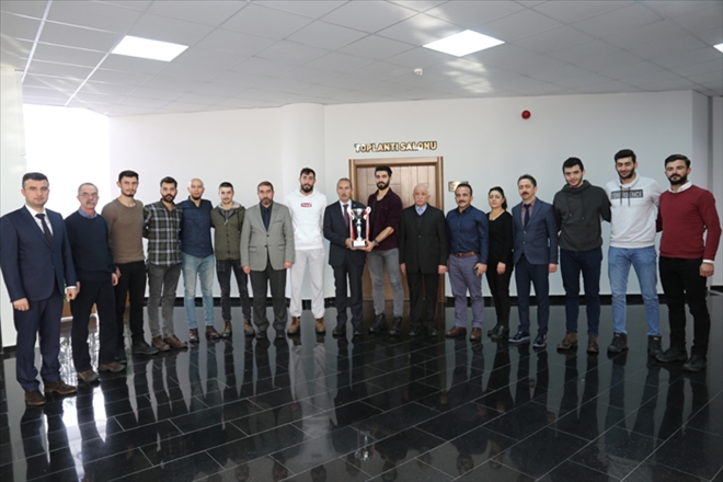 ŞAMPİYON TAKIMI TEBRİK ETTİ