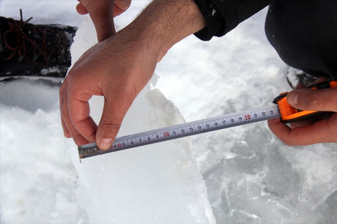 BUZUN KALINLIĞI 15 SANTİMİ BULDU