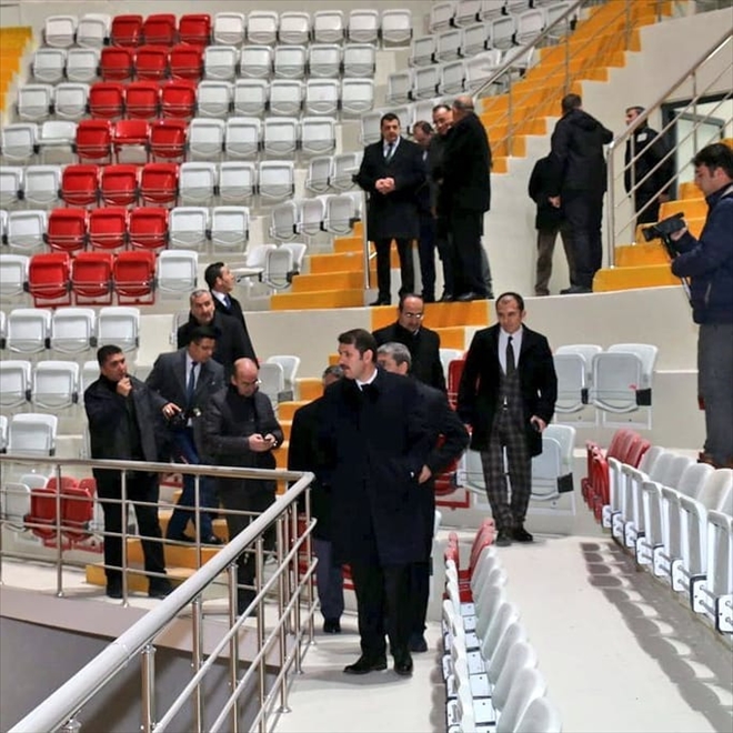 VALİ BİTMEYEN SALONU İNCELEDİ