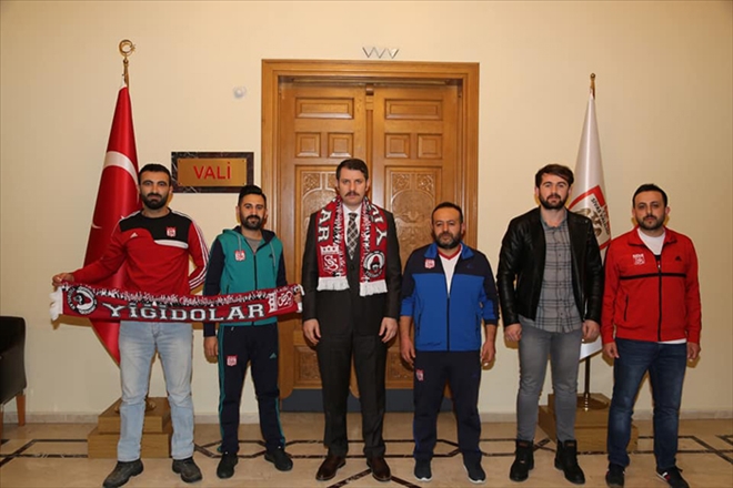 VALİ, TARAFTARA TEŞEKKÜR ETTİ