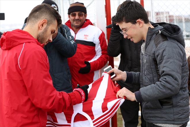 FUTBOLCULARA SEVGİ SELİ