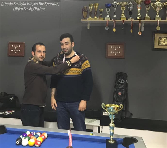 DERECEYE GİRENLERE KUPA VE MADALYA