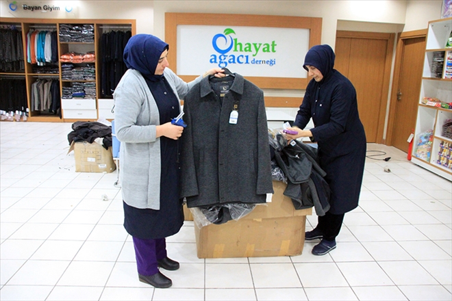 HAYAT AĞACI´NA 3 KOLİ GİYSİ YARDIMI