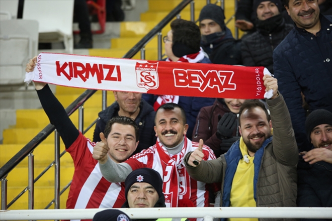 MİSAFİR TRİBÜNÜ 35 TL