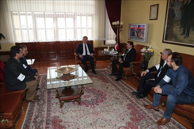 ?Anne-babalar  çocuklara  örnek olmalı?