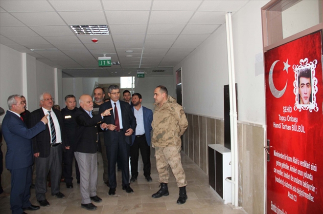 ŞEHİT FOTOĞRAFINDAN SINIF KAPISI