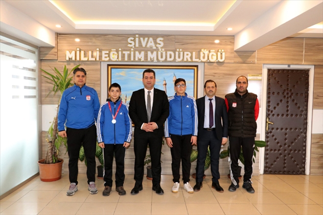 SAVAŞÇI SPORCUYU TEBRİK ETTİ