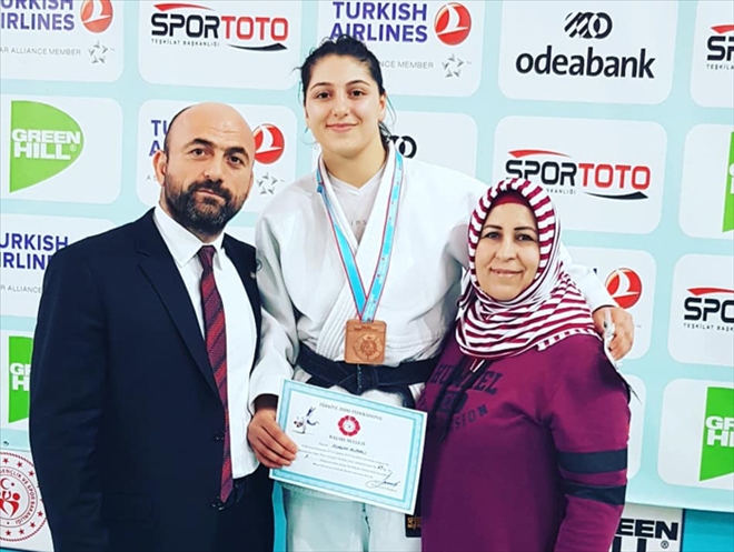 TÜRKİYE ÜÇÜNCÜLÜĞÜ ALMALI´NIN