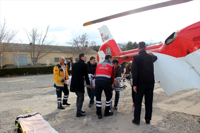 EVDE FENALAŞTI AMBULANS HELİKOPTERLE SİVAS´A GETİRİLDİ