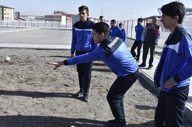 BOCCE´NİN ŞAMPİYONU SABANCI LİSESİ