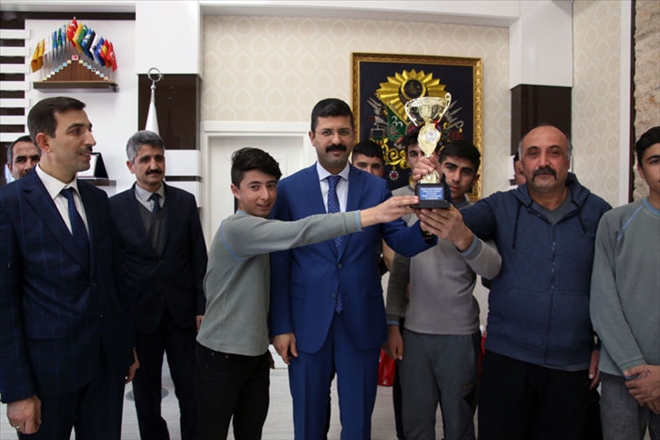 KAYMAKAM PEKTAŞ, ÖĞRENCİLERİ KABUL ETTİ