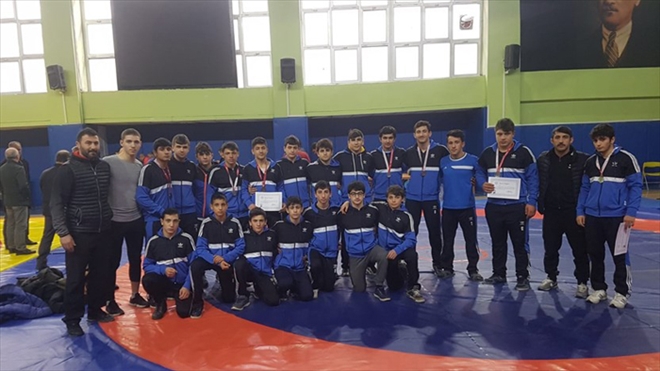 PEHLİVANLAR 8 MADALYA KAZANDI