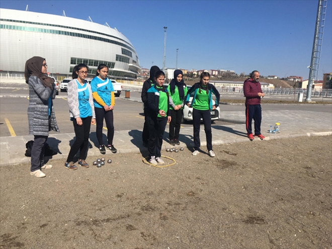 ŞAMPİYONLUK KUPASI YAHYA KEMAL´İN