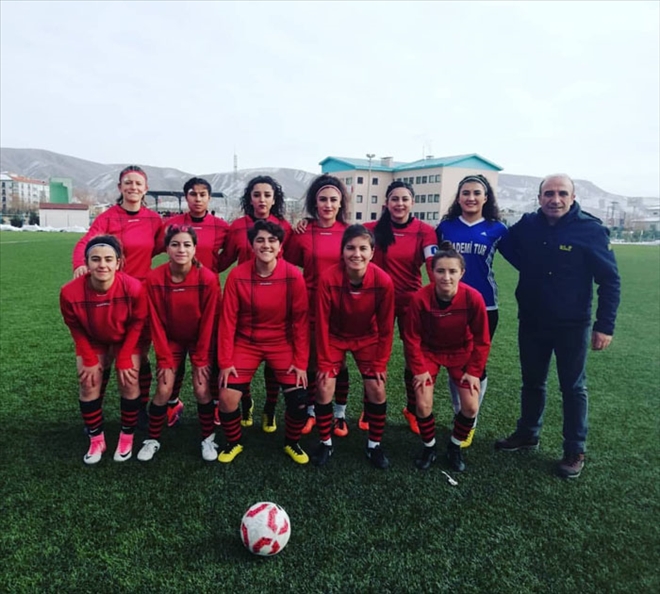 YİĞİDO KIZLAR GALİBİYET PEŞİNDE