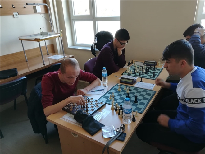 SATRANÇ TURNUVASINA YOĞUN KATILIM