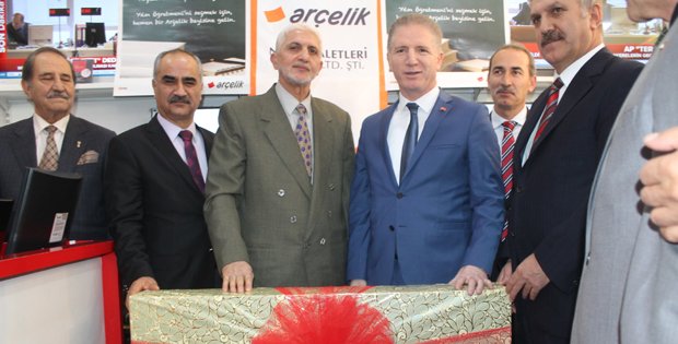 YILIN EMEKLİ ÖĞRETMENİNE  ARÇELİK´ten TELEVİZYON