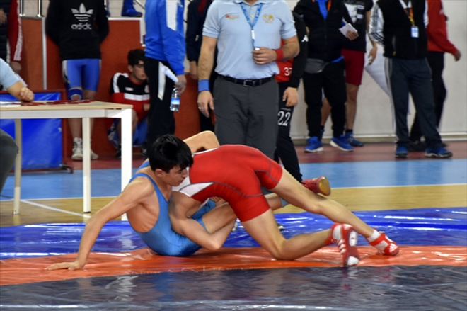 PEHLİVANLAR GÜREŞTİ