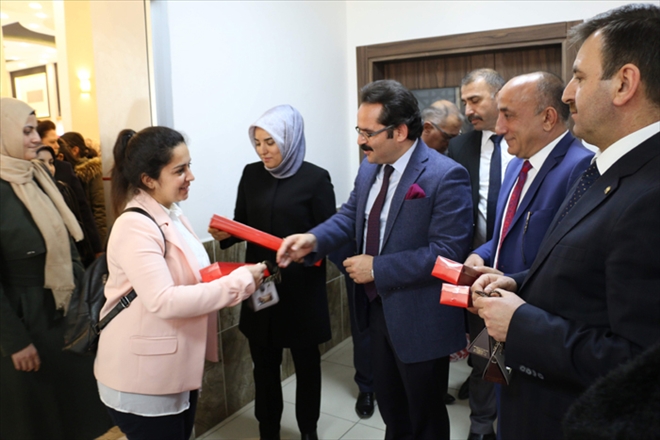 ?HER HİZMETTE KADIN ELİ VAR?