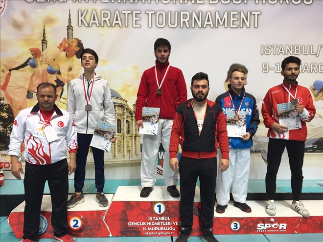 BAŞARIYA DOYMUYORLAR