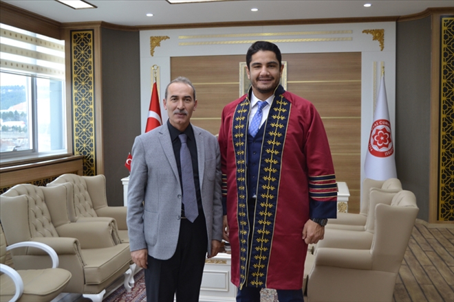 OLİMPİYAT ŞAMPİYONUNUN MEZUNİYET SEVİNCİ