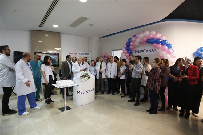 PASTA ve ÇİÇEKLE KUTLADILAR