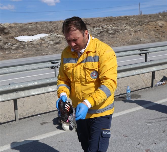 TRAFİK KAZASI : 1 ÖLÜ 4 YARALI