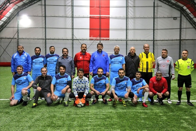 FUTBOL MÜSABAKASINDA KARŞILAŞTILAR