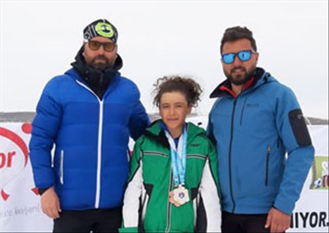 KAYAK´TA İKİ DERECE BİRDEN