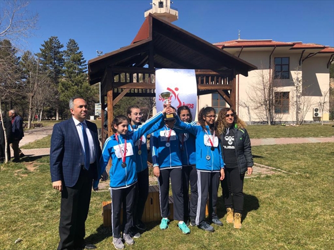 BEHRAMPAŞA ORTAOKULU ŞAMPİYON OLDU