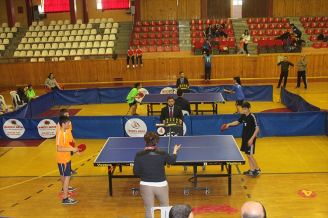 RAKET KÜÇÜKLERİN ELİNDE