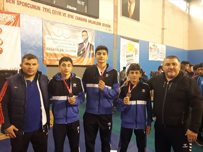 GÜREŞÇİLER 3 MADALYA KAZANDI