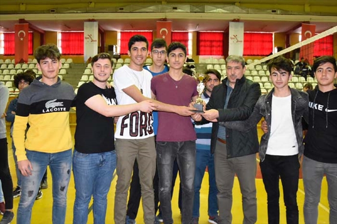 KULÜPLER ARASI VOLEYBOLDA  ÇİMENTO ŞAMPİYON