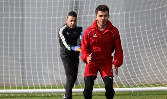 EMRE KILINÇ: ?KENDİMİZ TANIYAMADIM?