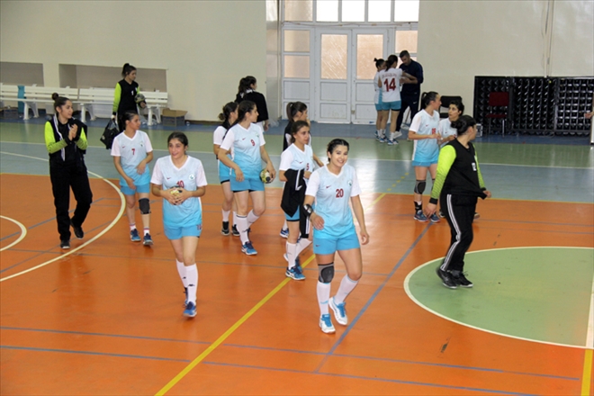 PERDE GALİBİYETLE KAPANDI