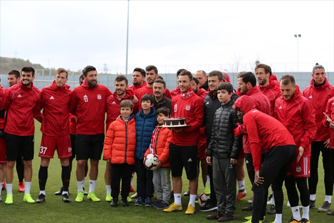 RYBALKA´YA SÜRPRİZ KUTLAMA