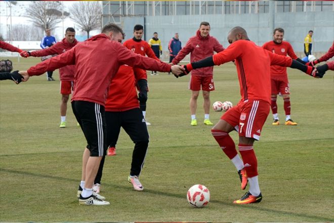 ANTRENMANLAR DEVAM EDİYOR