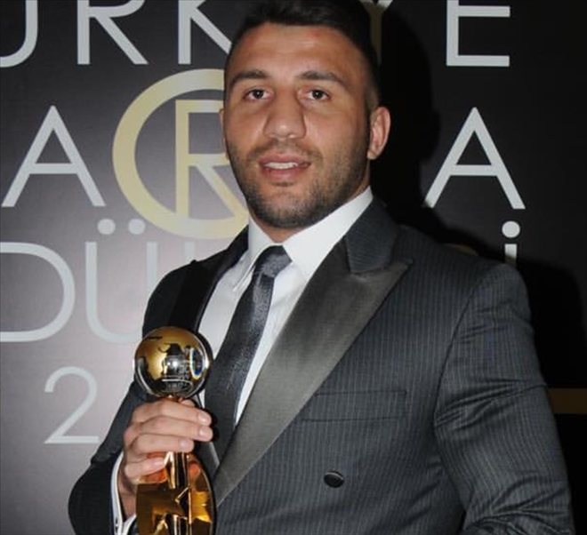 YILIN SPORCU ÖDÜLÜ AVNİ YILDIRIM´A