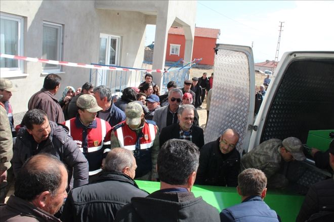 KARI KOCA, EVLERİNDE ÖLÜ BULUNDU