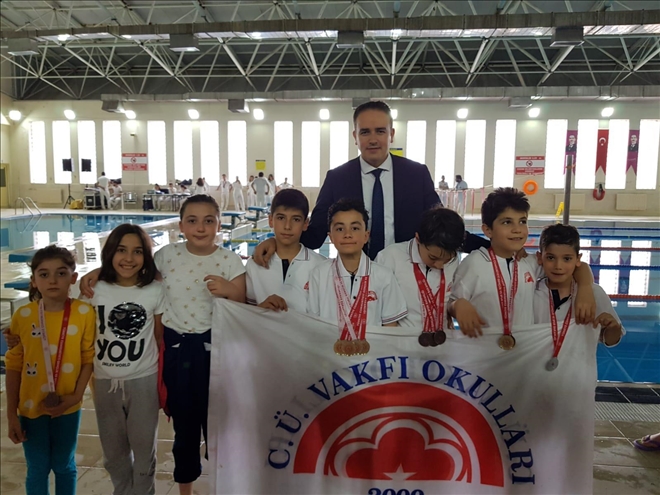 VAKIF OKULLARI MADALYALARI TOPLADI