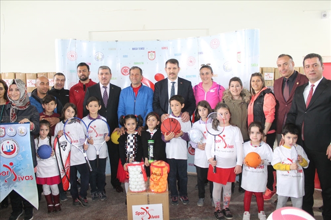 236 OKULA 1 MİLYONLUK SPOR MALZEMESİ DESTEĞİ