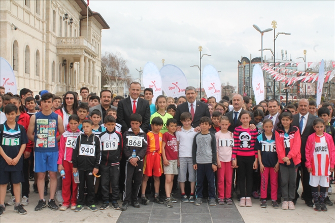 ATLETİZM KOŞUSUNDA KIYASIYA MÜCADELE - video